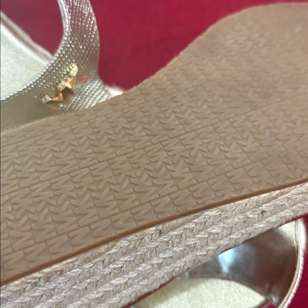 Michael Kors Metallic gold Sandals - Picture 5 of 10